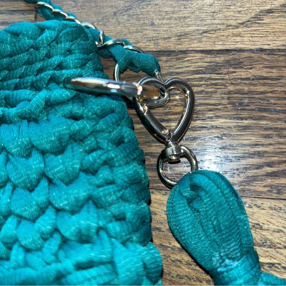 Handmade Women’s Woven Shoulder Bag - Picture 6 of 9
